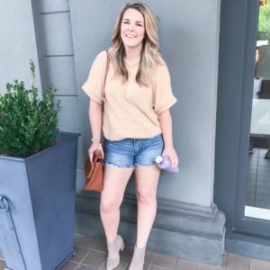 Meet your Posher, Caitlin